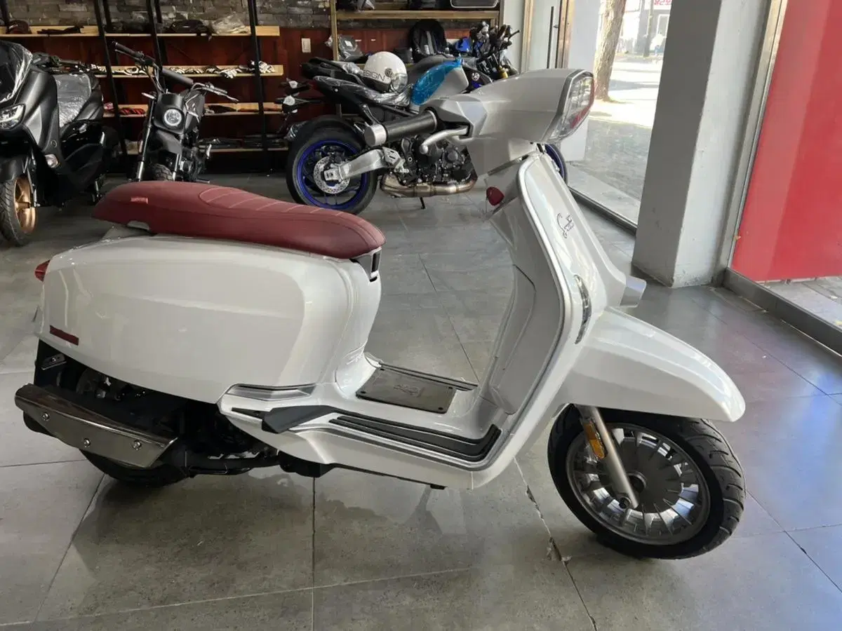 2022년 람브레타(Lambretta) V125 특가신차할인  판매합니다